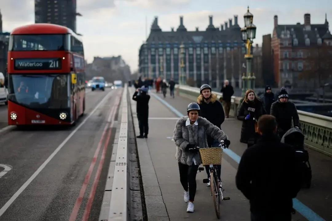 英國(guó)宣布推出“高潛力人才簽證”！高調(diào)全球搶人，專搶外國(guó)名校畢業(yè)生！